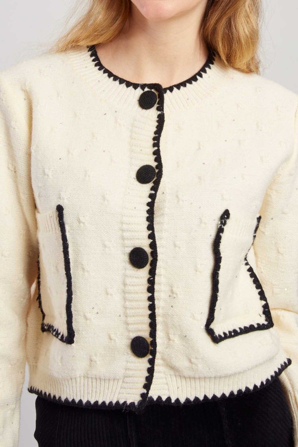 Gilet en maille bicolore brodé avec poches DALABA - Image 4