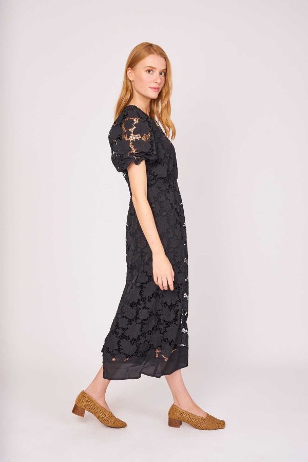 Robe mi-longue en dentelle motifs fleurs PLACIDE - Image 7